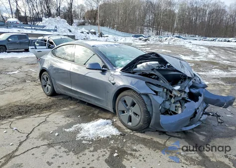 2023 Tesla Model 3 z USA, uszkodzony, nr VIN 5YJ3E1EB9PF391529